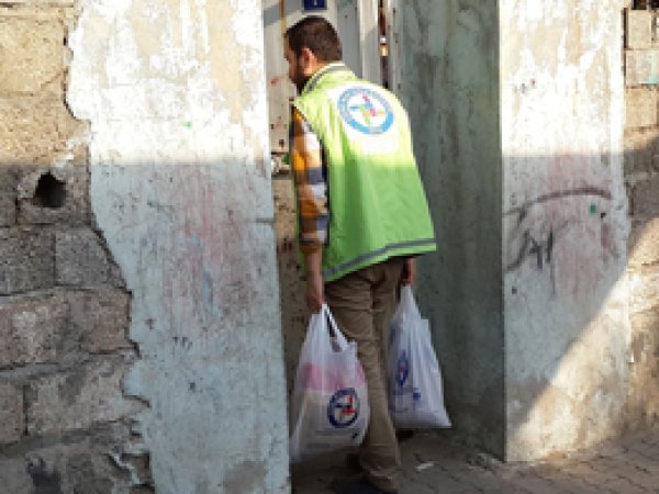 Cizre'de Ramazan'da yüzlerce aileye yardım