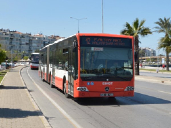 İzmir’de toplu ulaşıma bayram indirimi yapıldı