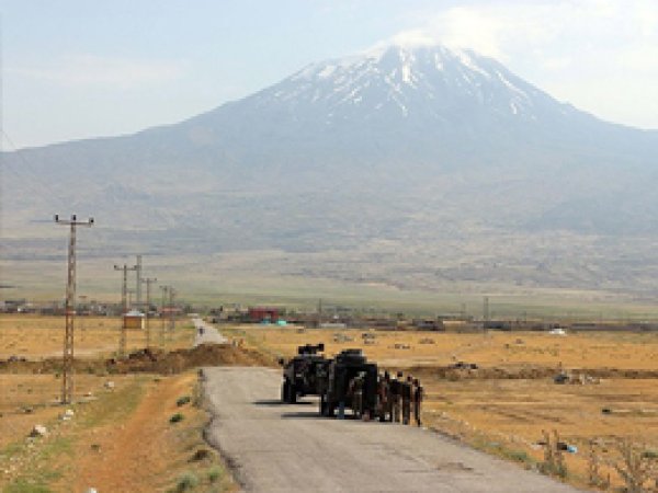Ağrı'da askere taciz ateşi