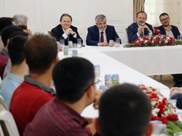 Bağımlılıktan kurtulan 40 gence umre ödülü
