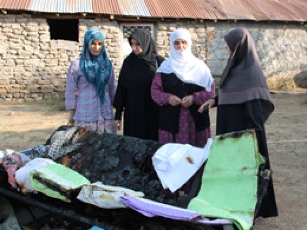 HÜDA PAR'dan esrarengiz eve ziyaret