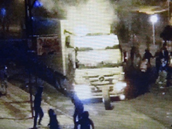 PKK/HDP'liler Silvan'da 2 aracı ateşe verdi