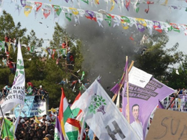 HDP'nin Diyarbakır mitingini PKK patlattı