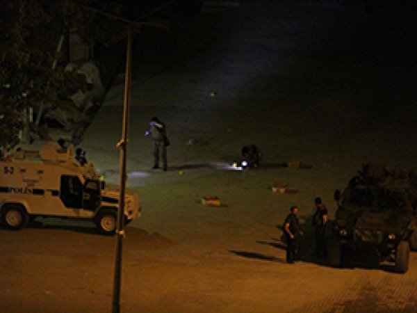 Bismil'de ve Şemdinli'de polise saldırı
