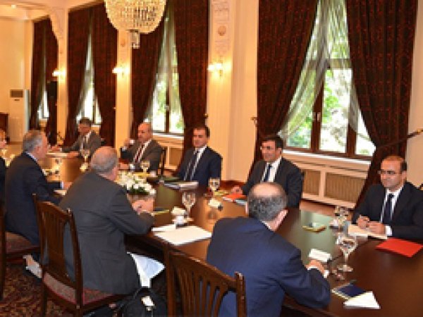 AK Parti ve CHP heyetleri görüştü