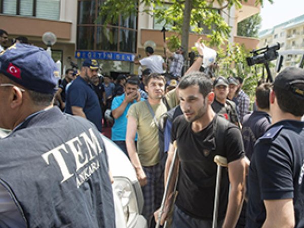 PYD'li yaralılar Eğitim-Sen binasında yakalandı