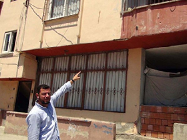 Mersin'de dindar şahsın evine saldırı
