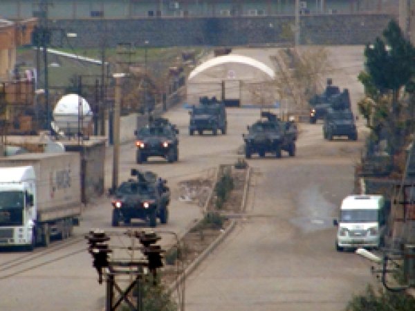 Cizre’de bombalı saldırı: 3 Yaralı