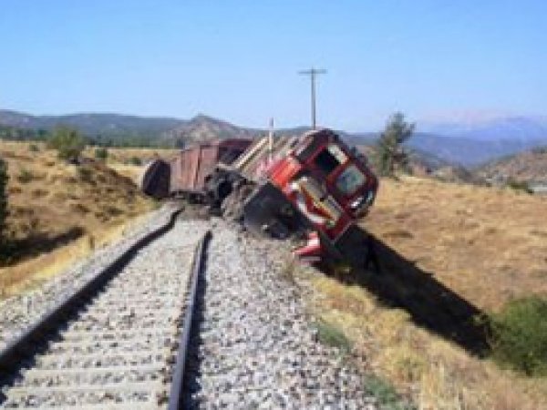 Trene mayınlı saldırı