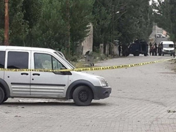 Ağrı'da ev baskınında çatışma; 3 ölü