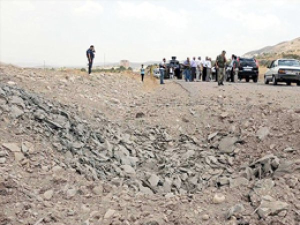 Askeri aracın geçişi sırasından mayın patlatıldı