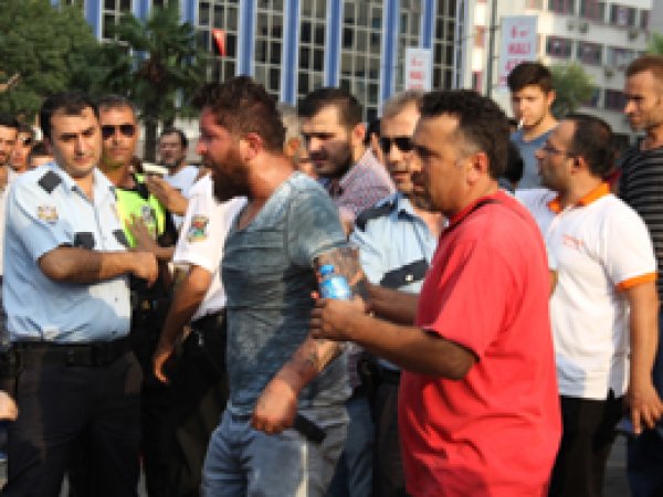 Bursa’da zabıtaya bıçaklı saldırı: 8 yaralı