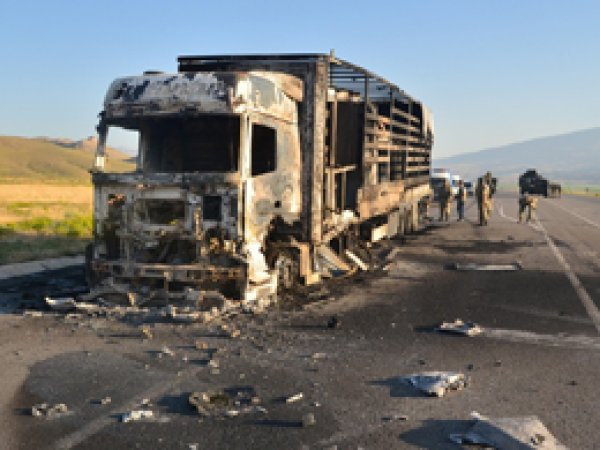 PKK İran otobüsüne saldırdı 2 ölü 3 yaralı
