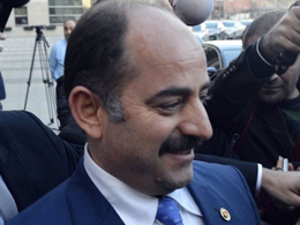 Yakalama kararı çıkarılan eski savcılar yurtdışına gitmiş