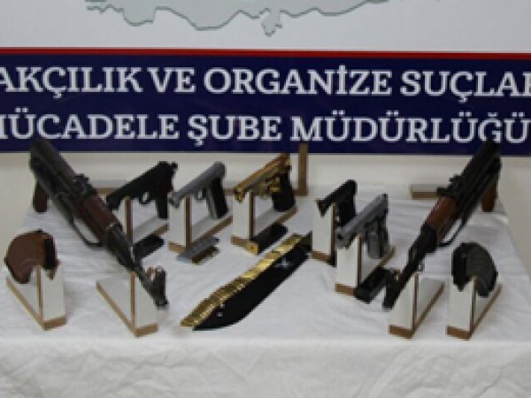 Diyarbakır’da 11 kişi silahları ile birlikte yakalandı