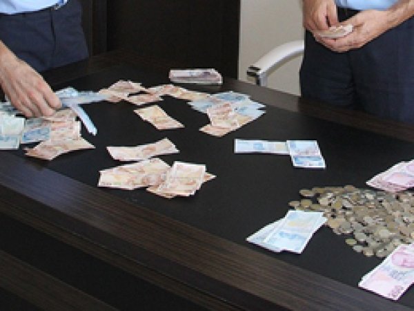 Dilencinin üzerinden 16 bin 600 lira çıktı