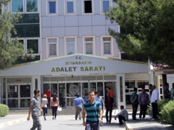 Sur ve Silvan belediye başkanları tutuklandı