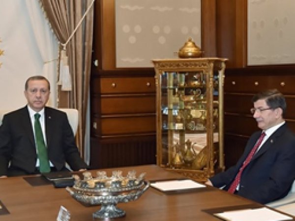 Davutoğlu seçim hükümetini kurmakla görevlendirildi
