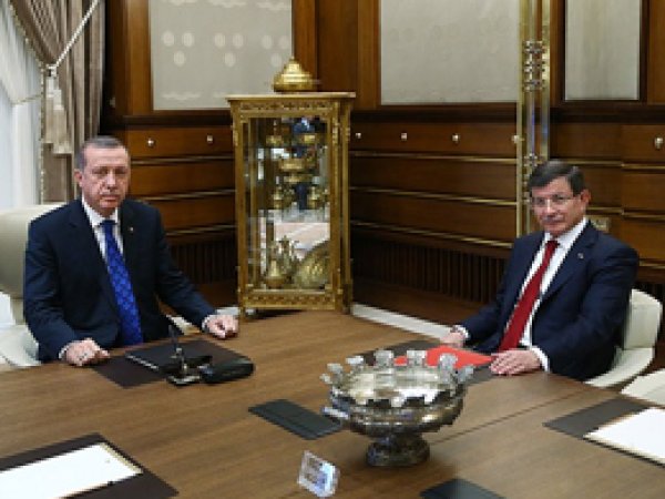 Cumhurbaşkanı ile Davutoğlu görüşmesi başladı