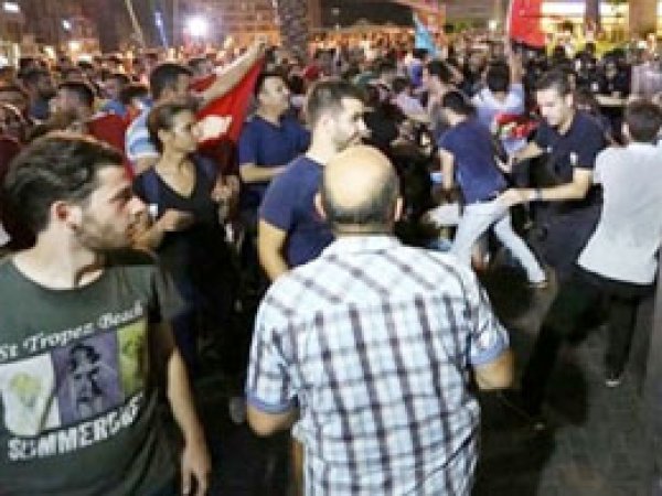 MHP'liler HDP'li diye MHP'li dövdü
