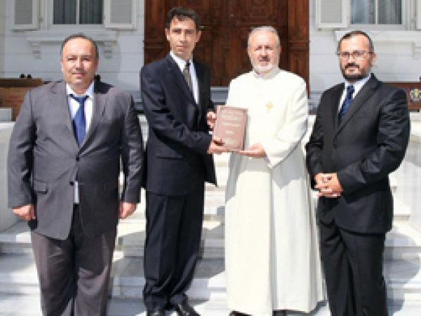 Patrikhane'ye bin Ermenice meal hediye edildi 