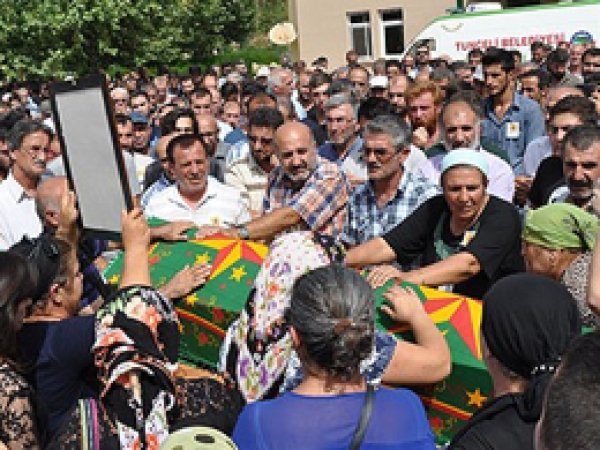 HDP'li vekiller PKK'lilerin cenazesine katıldı