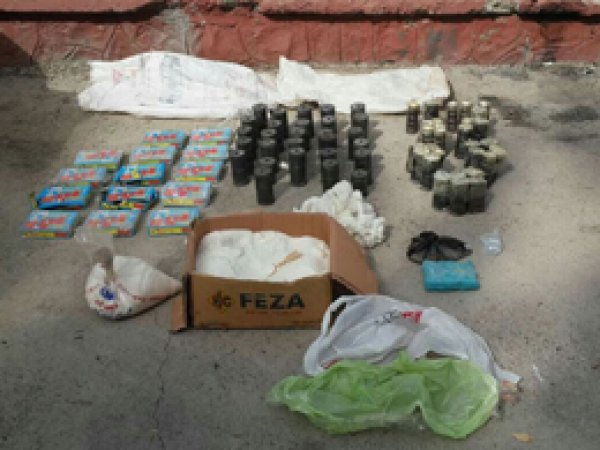 Bismil'de çok sayıda el yapımı bomba ele geçirildi