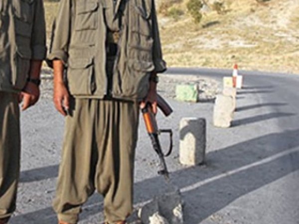 Yol kesen PKK'liler uzman çavuşu vurdu
