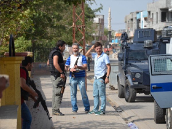 Çocuk parkına bomba döşeyenlere suçüstü