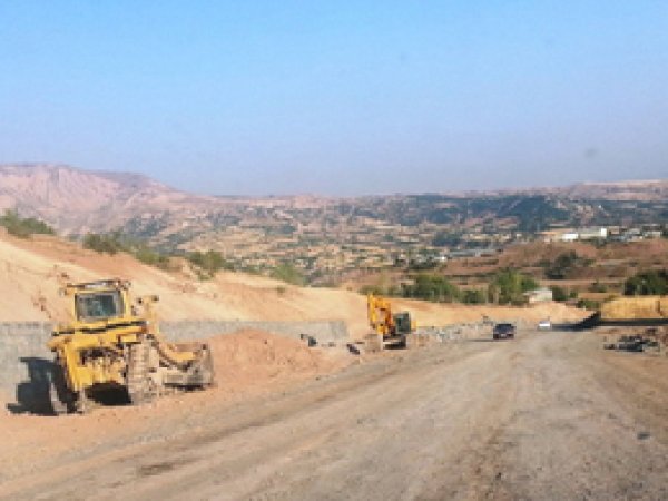 '3 kilometrelik yol iki yıldır bitirilemedi'