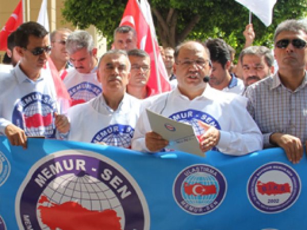 Alimlere hakarete suç duyurusu