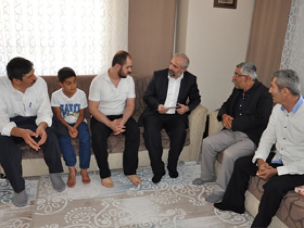 HÜDA PAR’dan şehid ve tutuklu ailelerine bayram ziyareti