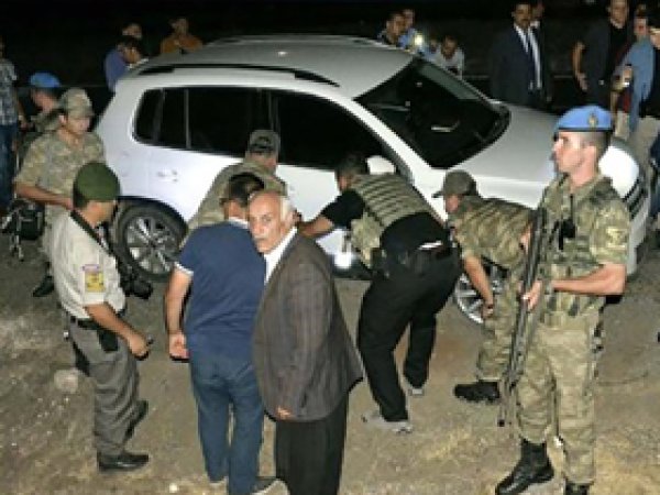 Urfa Belediye Başkanı'nın aracına saldırı