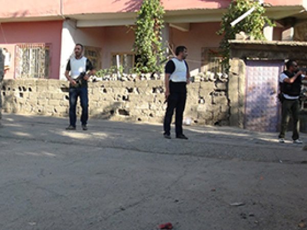 Silahlı kavgada 1 çocuk yaralandı
