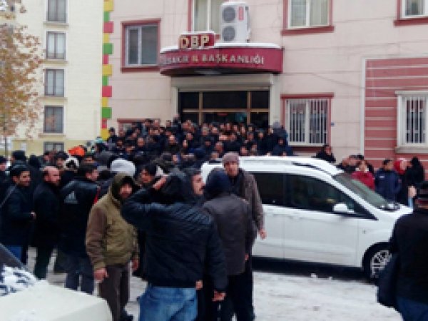 DBP İl Binasına baskın: 2 gözaltı