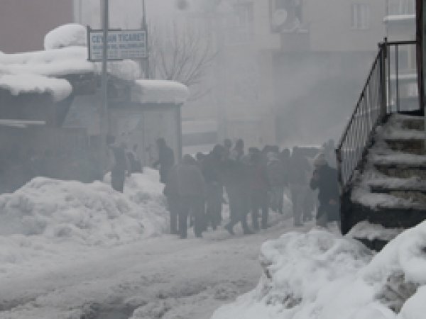Şırnak'ta göstericilere polis müdahalesi