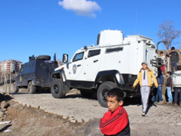Mezarlıkta gizlenen bomba patladı