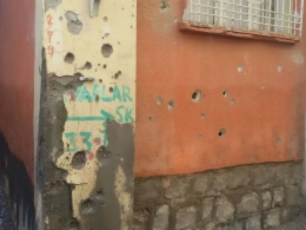 Cizre'de çatışmalar yayılmaya çalışıyor