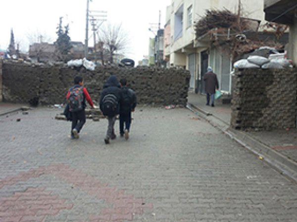Nusaybin'de yeni barikatlar oluşturuluyor