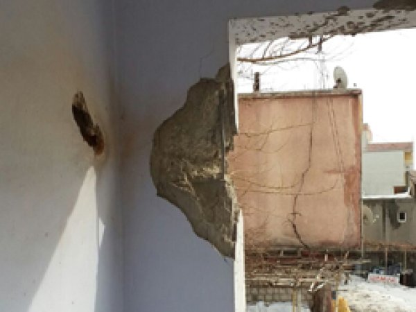 PKK'lilerin attığı roket eve isabet etti