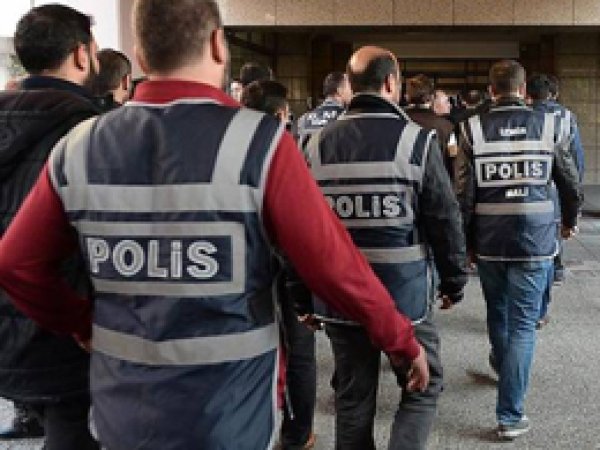 "Usulsüz dinleme" operasyonu: 30 gözaltı