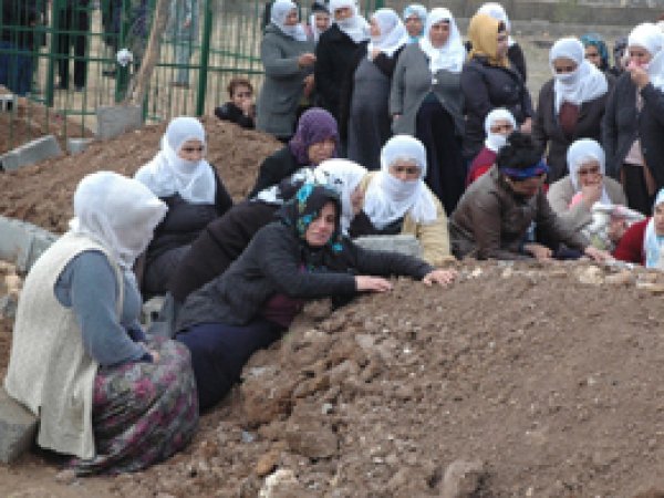 Açıkgöz ailesi fertleri toprağa verildi
