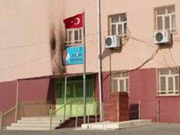 PKK İdil'de ders vakti 8 okula saldırdı