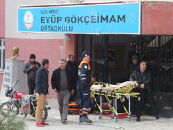 Okul bahçesine roket mermisi düştü: 1 ölü