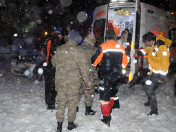 37 sığınmacı donmak üzereyken bulundu