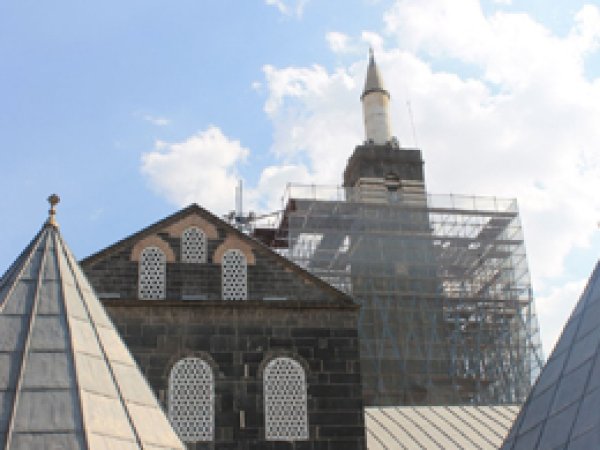 Camii hoparlöründen 'Teslim ol' çağrısı
