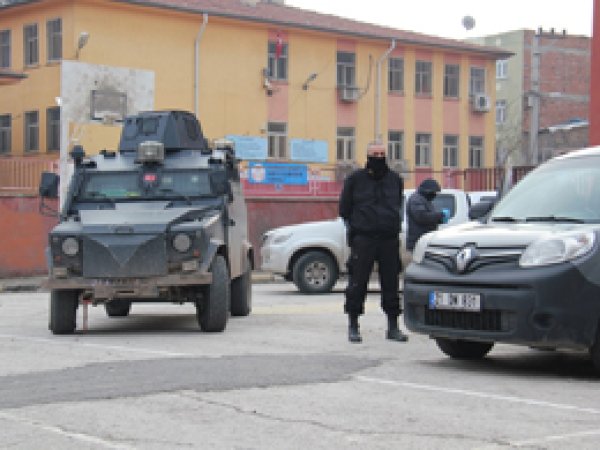 PKK karneler dağıtılırken saldırdı: 5 yaralı
