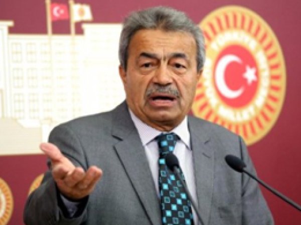 Kamer Genç öldü