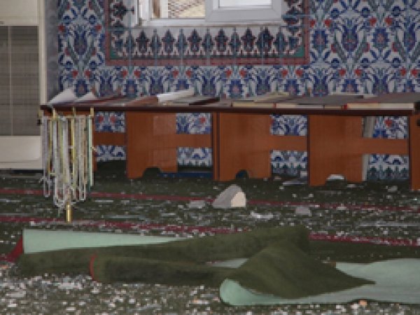 Cami ve okullardaki tahribatın izleri duruyor