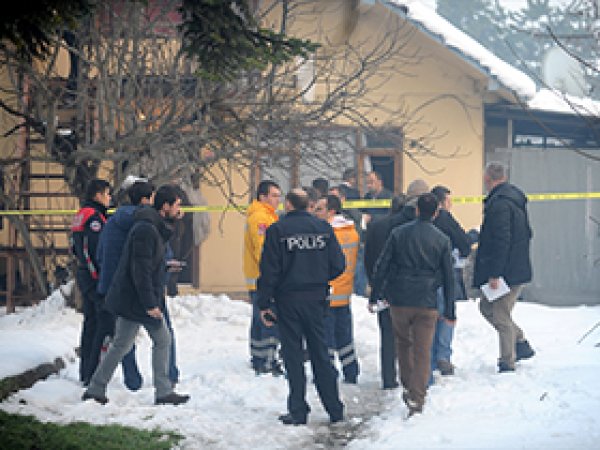 Düzce'de 3 kişi ölü bulundu 